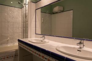 Hotels Hotel Mireille : Chambre Double Confort