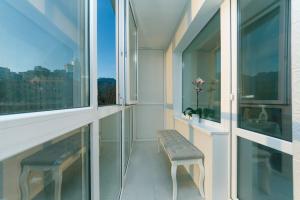 Белые апартаменты на Жилянской