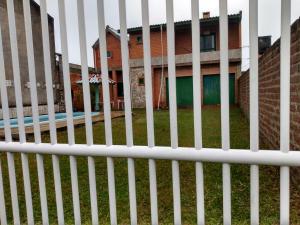 CASA PRAIA BEIRA MAR COM PISCINA 5 QUARTOS ACOMODA 12 pessoas