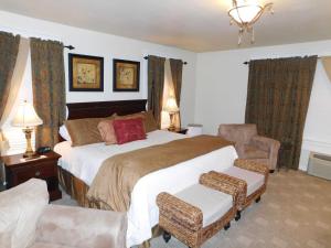 Executive King Suite room in Rainbow Courts