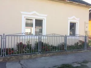 Teraszos ház - Kishegy