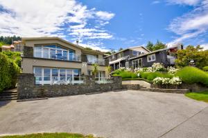 Queenstown House Bed & Breakfast and Apartments