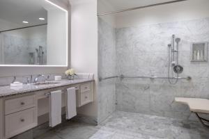 Superior King Room - Disability Access room in Four Seasons Hotel Westlake Village