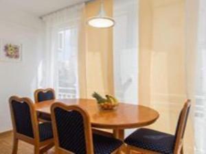 Apartments with a parking space Kastel Stari, Kastela - 17964