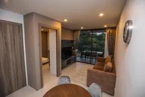 Beachfront Condo Escape 243 - 罗勇