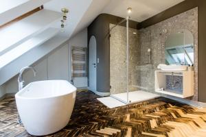 K52 luxury 4BDRM 4BTHRM apartment