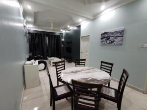 DF ZaheenulFitri Homestay (Muslim Homestay)