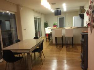 La Découverte, Jacuzzi, Sauna, et Terrasse avec vue sur lac à la campagne entre Toulouse et Auch