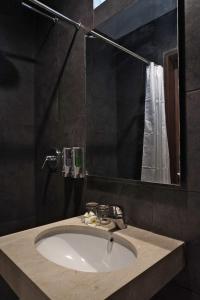 Phòng Hai Giường Đơn Loại Sang (Deluxe Twin Room)