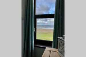 Skerry View - Overlooking the Moray Firth - close to Beaches, Harbour, Shops and Restaurants