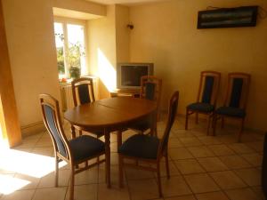 Hotels Maison VERNET - Hotel Beausejour : Appartement