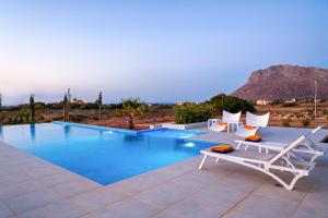 Stavros Villa Sleeps 10 with Pool Air Con and WiFi Chania Greece