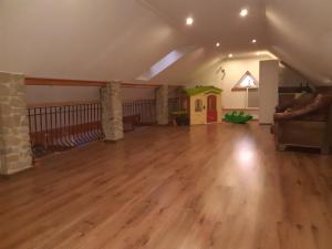 Rodinný dom Petro s Wallbox nabíjaním elektromobilu