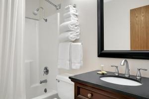 Deluxe King Suite with Spa Bath - Non-Smoking room in Super 8 by Wyndham Washington