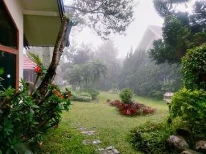 Villa Segar Alam Puncak - Tjiseureuh