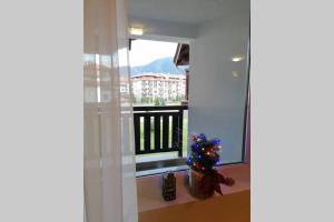 Sunny studio apartment - few steps from Gondola