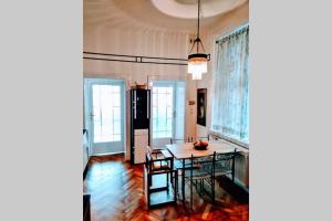 Family apartment with two bathrooms near to city center