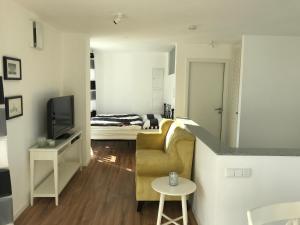 Attika Ferienwohnung in Freiburg -Gundelfingen mit großer Dachterrasse