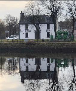 Penzion The Ferry Inn Renfrew Velká Británie