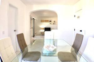 Bellavista Avenida Pool and city center