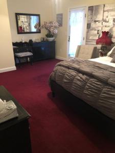 Deluxe King Room room in Ma Margarets House Bed and Breakfast