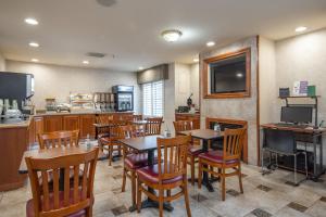 Atherton Park Inn and Suites - image 1