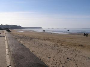 Maisonnette LE COTTAGE à 50m DE LA PLAGE dAsnelles , 3km dArromanches, 10km de Bayeux