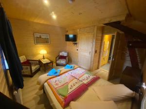 Maisons d'hotes Maison Carmen Auberge a La Ferme : Chambre Double avec Salle de Bains Privative