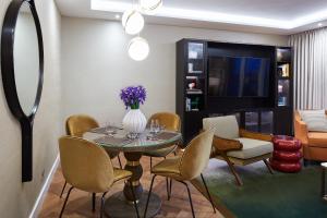 Superior Two-Bedroom Apartment room in Cheval Gloucester Park at Kensington