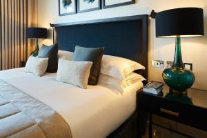 Superior One-Bedroom Apartment room in Cheval Gloucester Park at Kensington