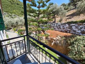 Double or Twin Room with Mountain View