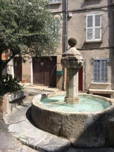 Chalets LA CACHETTE ROMANTIQUE DU Jardin : photos des chambres