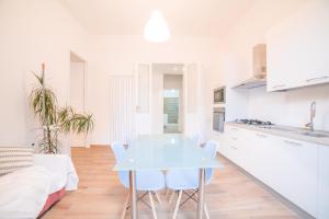 Minimalist Chic a Villanova 3Bdr - 2Bth - WiFi