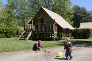 Campings Camping le Nid du Parc : Tente en Bois - Non remboursable