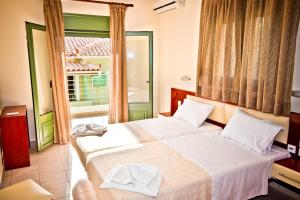 Aselinos Villa Sleeps 6 with Pool Air Con and WiFi Skiathos Greece