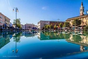 Ferienhaus Antica abitazione ristrutturata in un bellissima piazza con fontana Azzano Decimo Italien