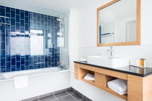 Holiday Inn Reading South M4 Jct 11 by IHG