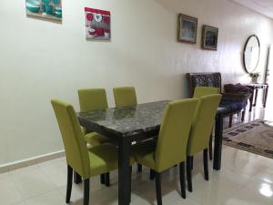 AUNI & AUJI HOMESTAY KEMAMAN
