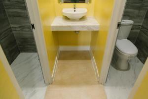 Royale House Hotel Davao powered by Cocotel