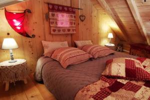 Chalets Au petit chalet avec son SPA - Escapade en amoureux ! : photos des chambres