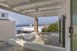 Minimal Apartment with a swimming pool and sea view Kea Greece