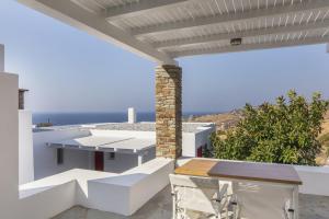 Minimal Apartment with a swimming pool and sea view Kea Greece