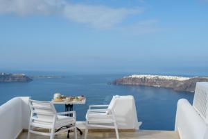 Above Blue Suites Santorini Greece