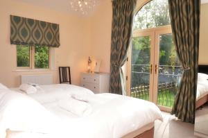 Chata Cotswolds Valleys Accommodation - Stony House - Exclusive use spacious four bedroom holiday home Stroud Velká Británie