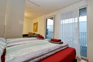 Balconypoolfree parking garage Studio