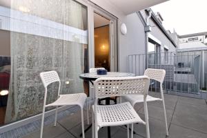 Balconypoolfree parking garage Studio