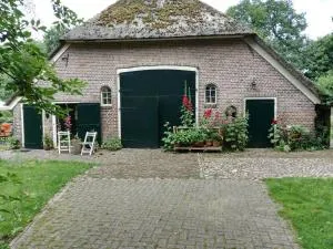 Onder de Linde, Rust, Natuur en Privacy - 埃曼
