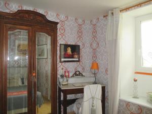 B&B / Chambres d'hotes La Cle Des Champs : Chambre Double avec Salle de Bains Privative