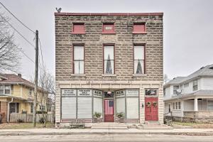 Dayton Apt - 10 Miles to Purdue University!