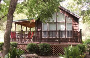 one bedroom house room in The Fig @ Mendelbaum Winery Guest Cabins